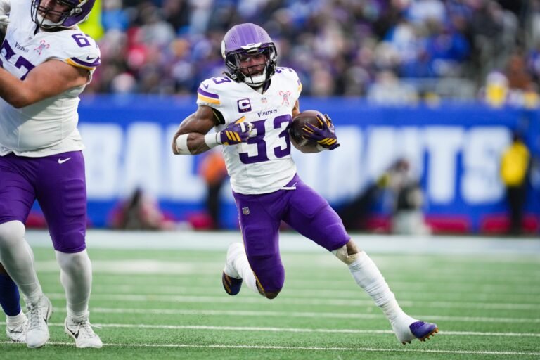 aaron jones vikings